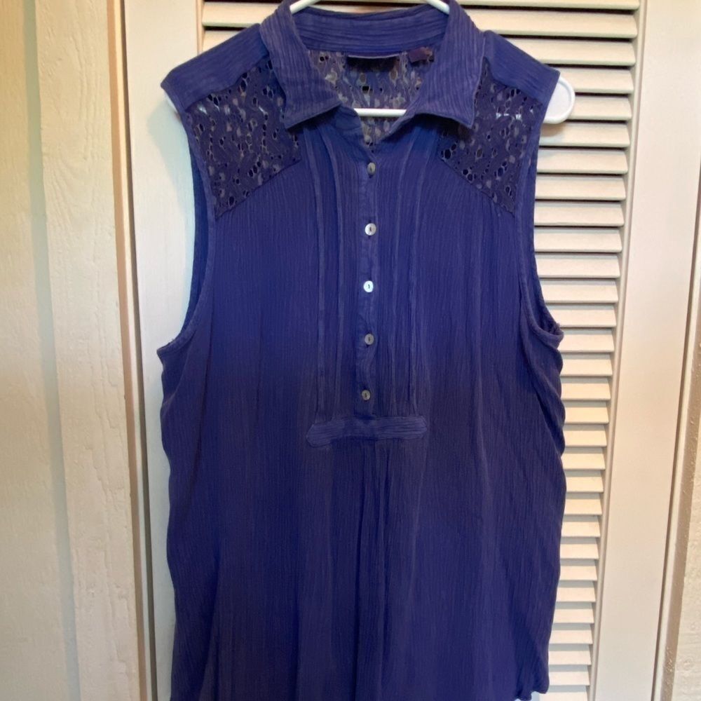 AVENUE‎ blue sleeveless tank with lace insets